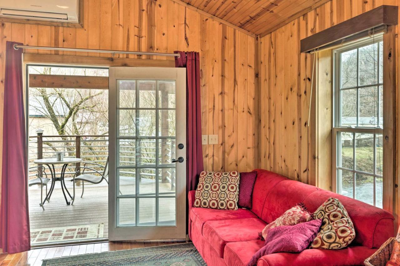 شقة The Boat House Creekside Getaway In Hot Springs! المظهر الخارجي الصورة