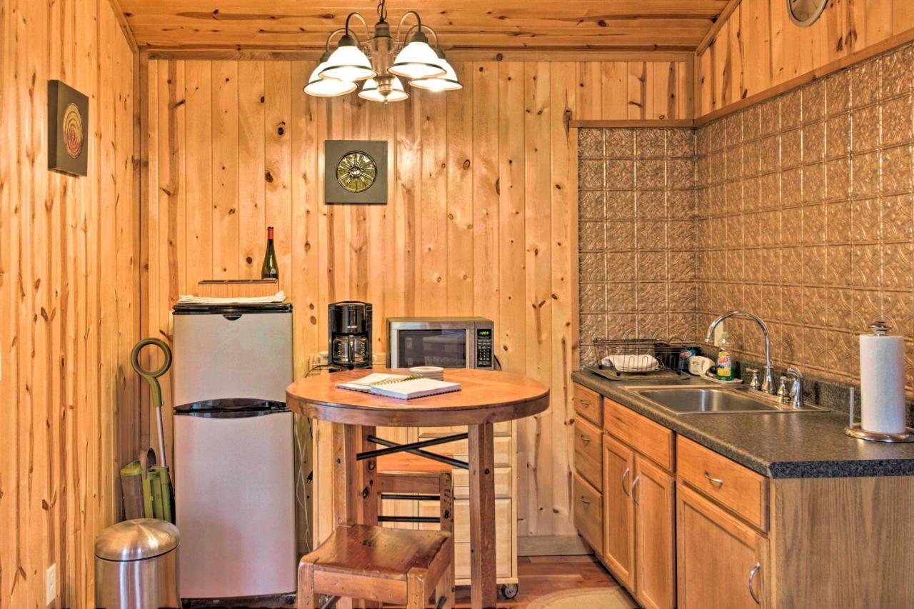 شقة The Boat House Creekside Getaway In Hot Springs! المظهر الخارجي الصورة